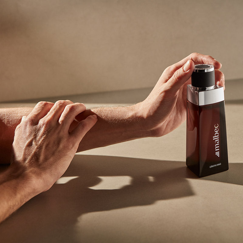 Malbec EDT, 100 ml. Fragrância desenvolvida por um processo de fabricação exclusivo, com álcool vínico envelhecido por barris de carvalho." Descobrir novos caminhos e traçá-los com confiança". Malbec 1591. 41,99€